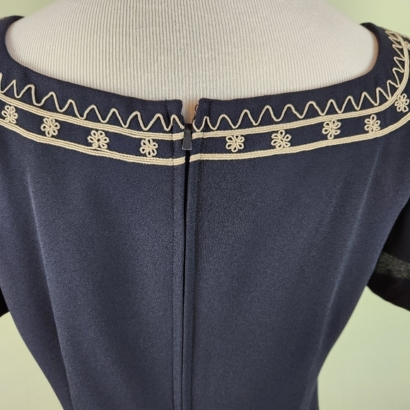 Maggy London Navy Blue Embroidered Sheath Dress, sz 6 - Picture 4 of 6